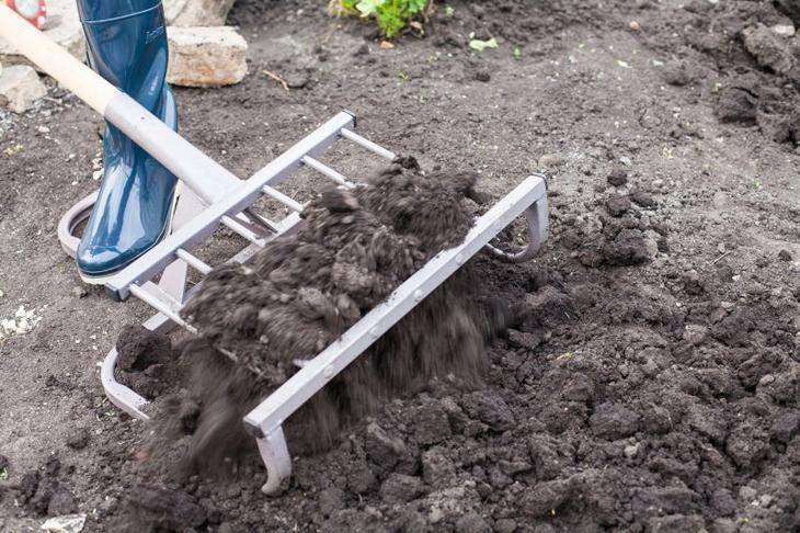 Чудо-лопата для копки земли в работе